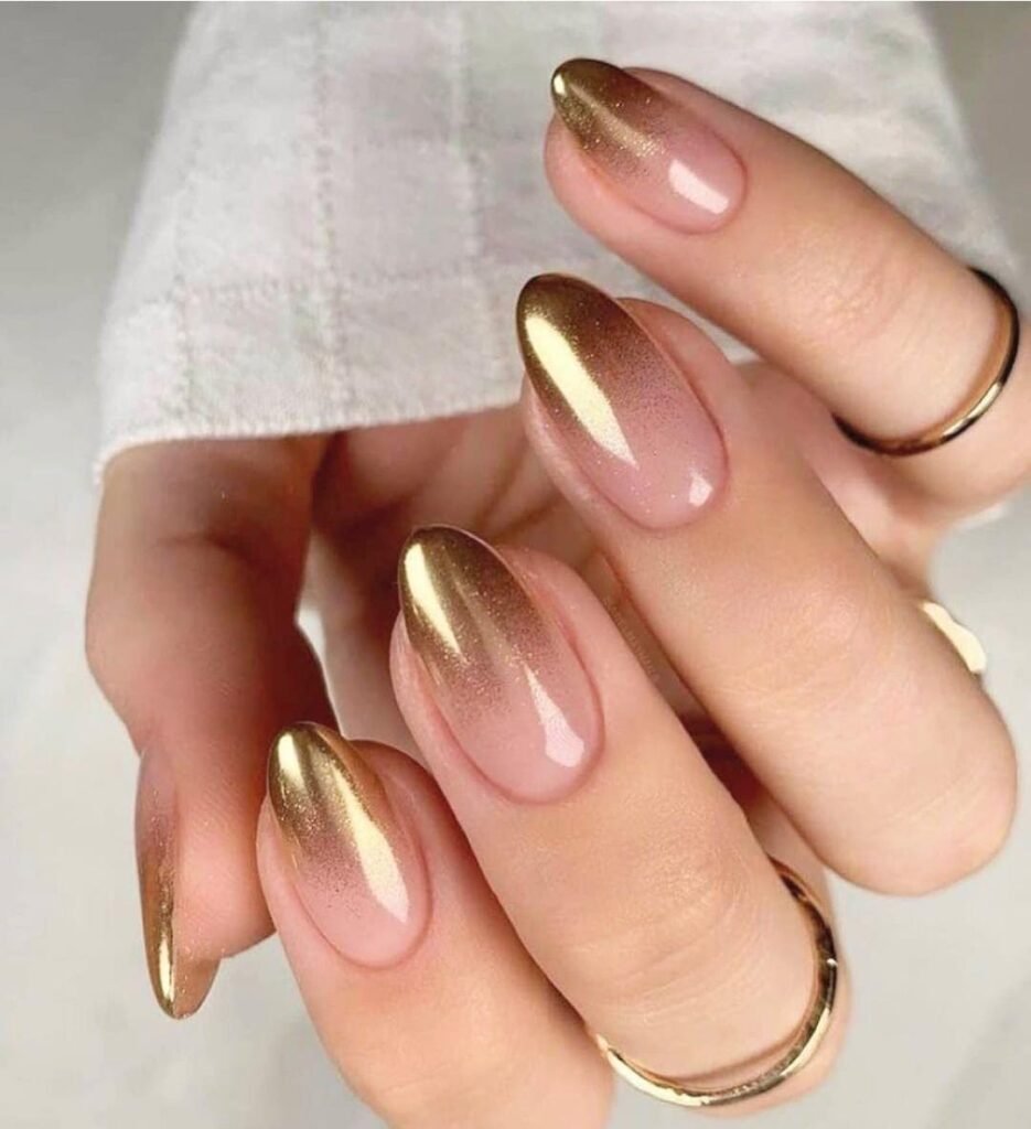 20+ Trendy Golden Nail Art Designs You’ll Love 3 Gold Gradient