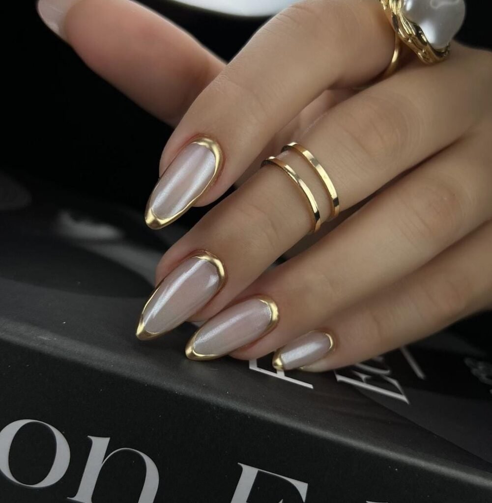 20+ Trendy Golden Nail Art Designs You’ll Love 6 Golden Circle