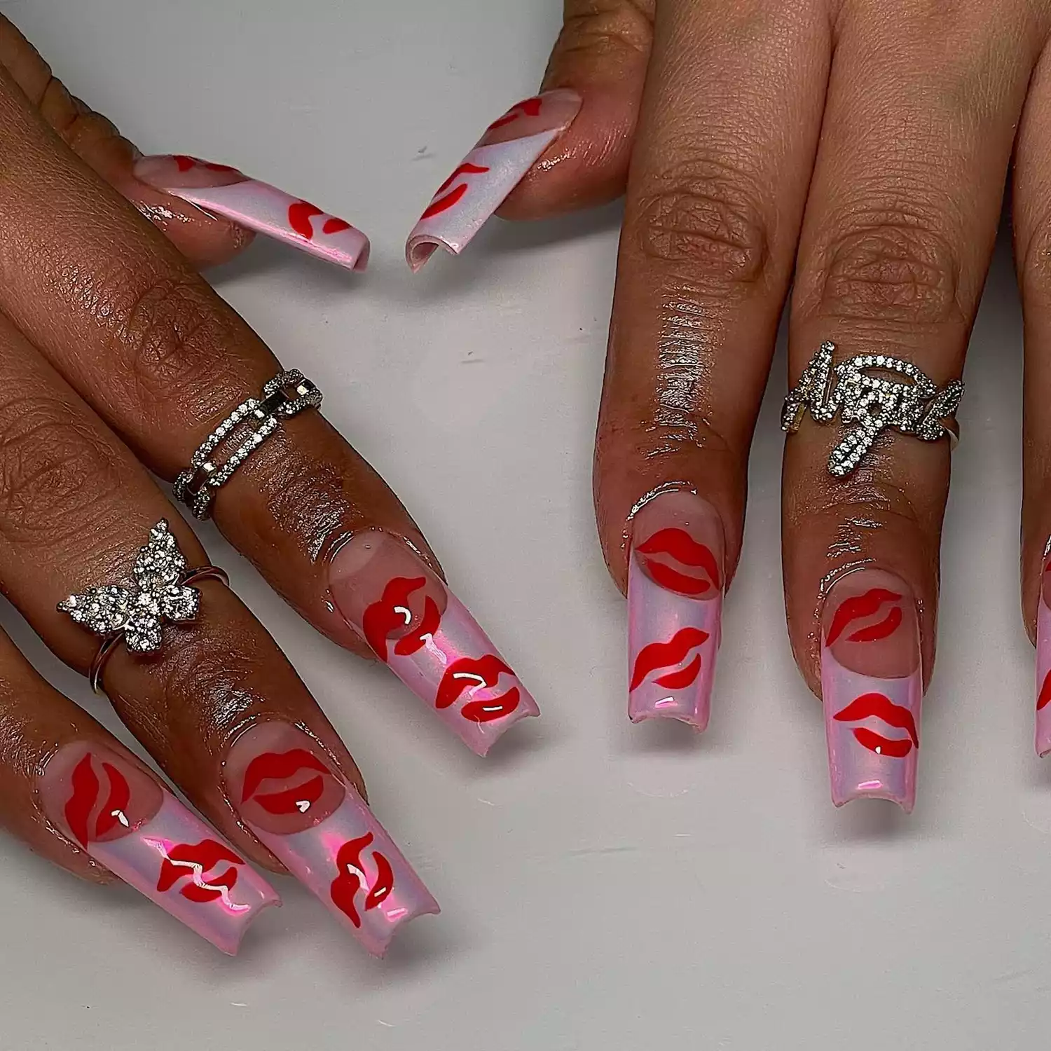 55+ Winter Nail Design Ideas 2025 26 A French manicure topped with chrome and kiss designs