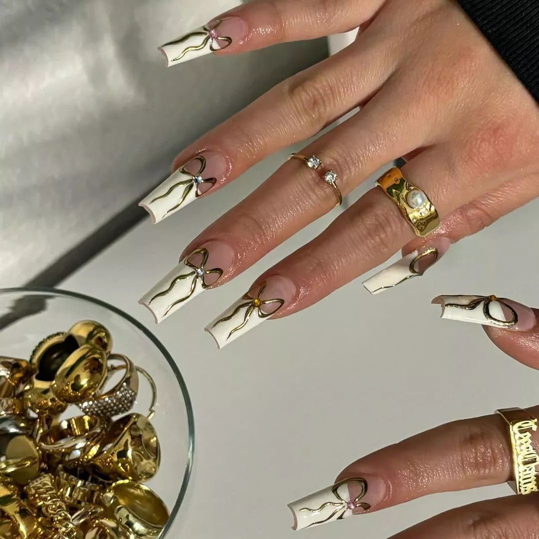 Metallic Bows Winter Square Nails