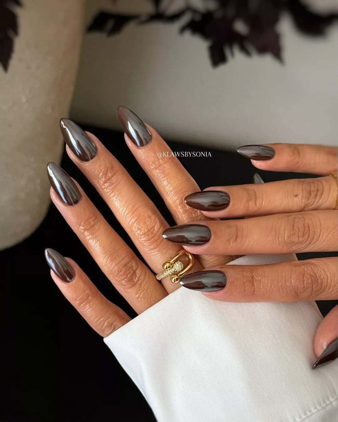 55+ Winter Nail Design Ideas 2025 1 An espresso chrome manicure for winter.