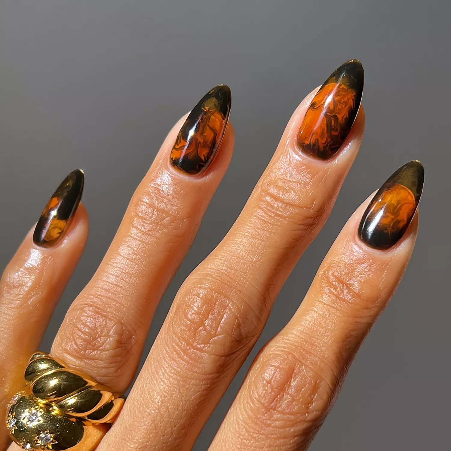 55+ Winter Nail Design Ideas 2025 17 A "burnt sugar" brown and black marbled manicure