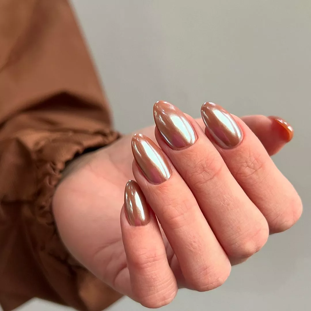 55+ Winter Nail Design Ideas 2025 3 A chrome taupe manicure for winter.