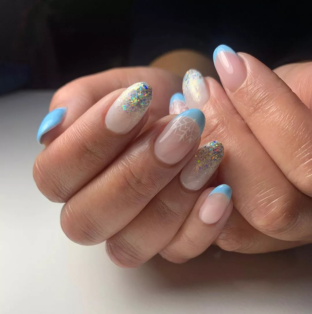 55+ Winter Nail Design Ideas 2025 12 Snowing Glitter Winter Nails