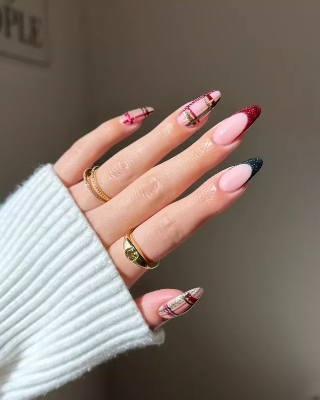 Plaid Pairing Christmas Nails